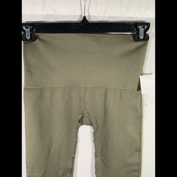 NEW $72 SPANX Seamless Capri Leggings in Olive Green [PLUS SZ 1X‎ ] - Picture 7 of 12